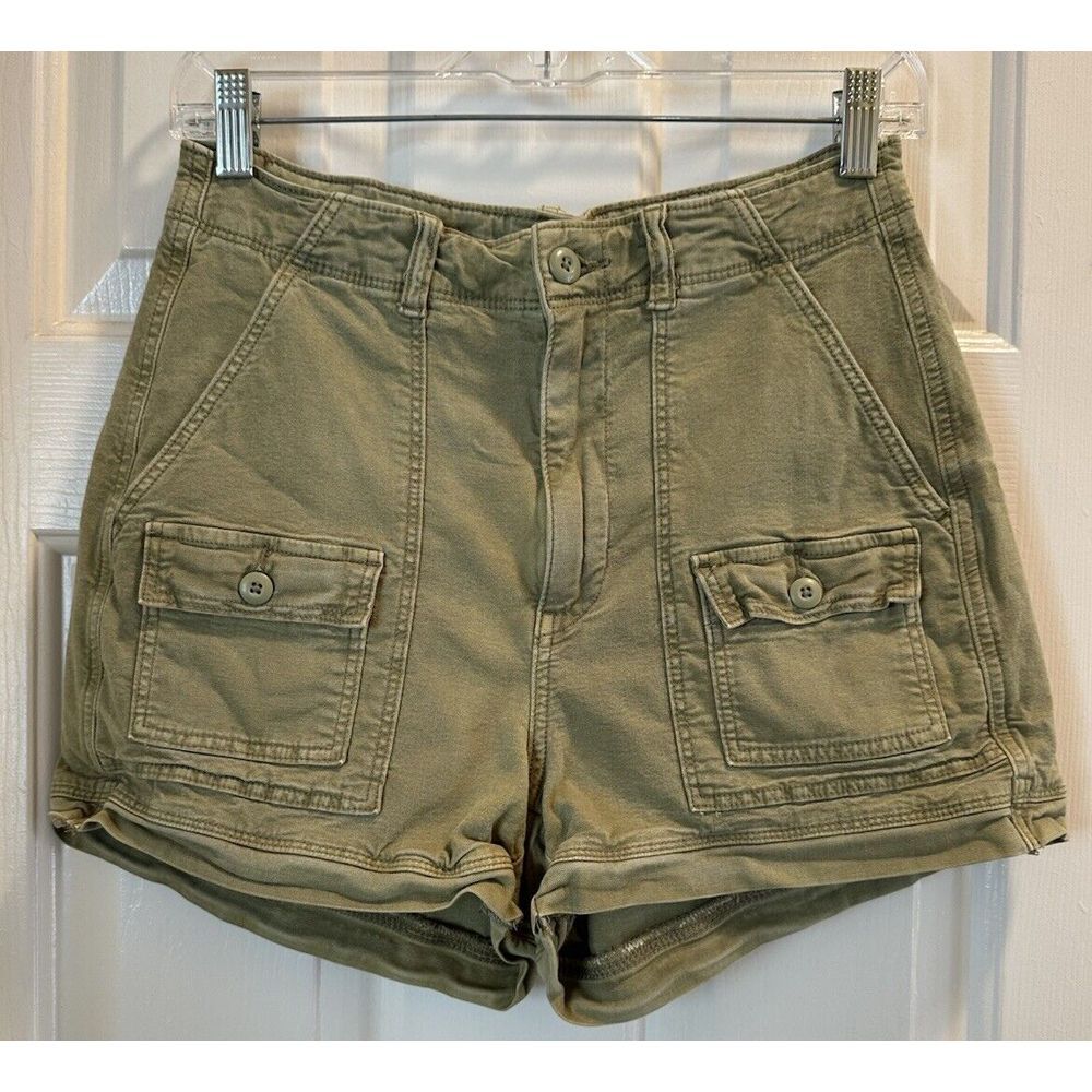 American Eagle Women's 90s boyfriend shorts Size 6‎ Olive Green